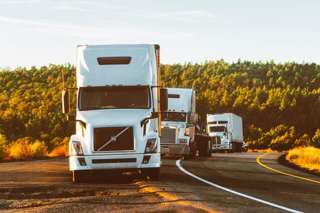 Where Do I Get Commercial Truck Financing? 6 Tips for Expanding Your Shipping Fleet